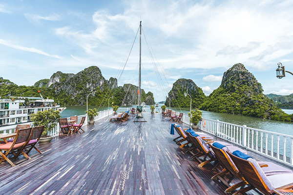 Indochina Sails Sundeck, Halong Bay, Vietnam