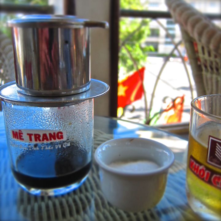 Ca phe me trang &mdash; Vietnamese coffee
