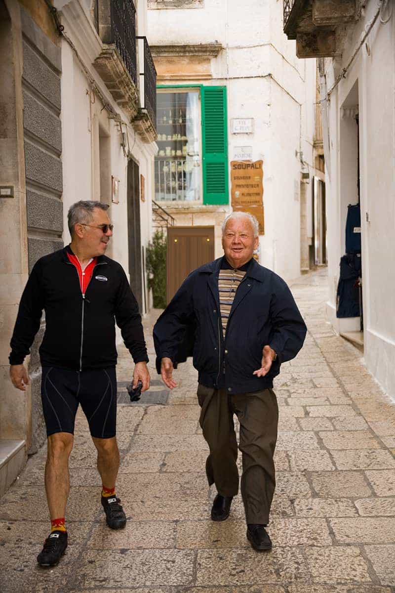 guest meeting local on street in Puglia - Apulia - Italy