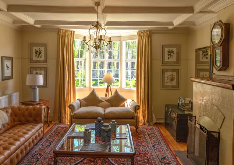 Lobby with cushioned couches in front of a fireplace