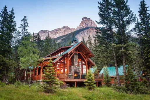 Exterior Cathedral Mountain Lodge
