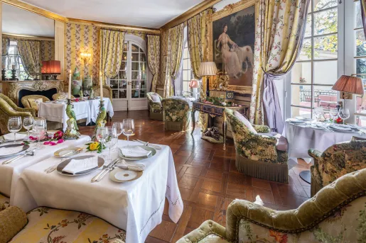 Dining room at Villa Gallici