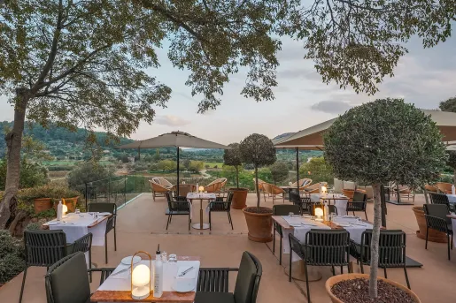 dining room patio overlooking mountains