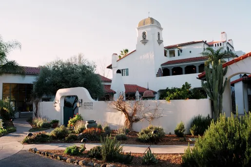 entrance to the ojai valley inn