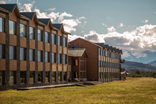 Outdoor view of wooden lodge-style hotel building