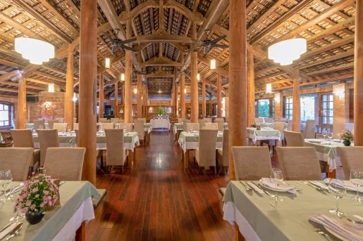 tall thatched roof over dining room